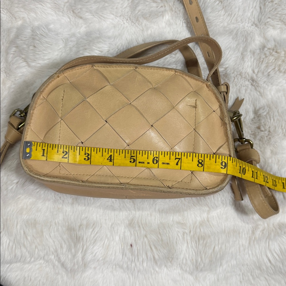 Madewell Elegant Tan Woven Leather Crossbody Bag - Picture 3 of 7